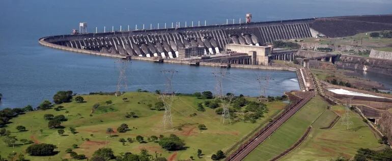Represa hidroeléctrica paraguayo brasileña Itaipú.
