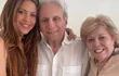 Shakira junto a sus padres, William Mebarak y Nidia Ripoll.