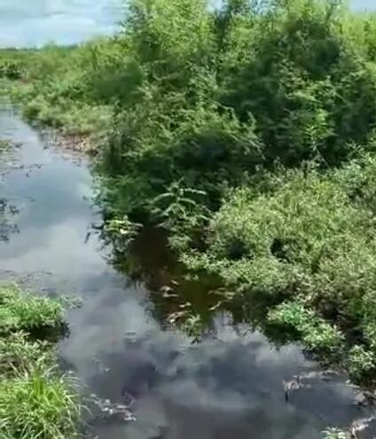 Canales de aguas del río Pilcomayo, verificados este fin de semana, tras las lluvias por técnicos de la comisión nacional de esa vía. Foto Gentileza MOPC