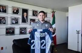 Fernando Fabián Ovelar Martínez, nuevo futbolista del Pachuca de México.