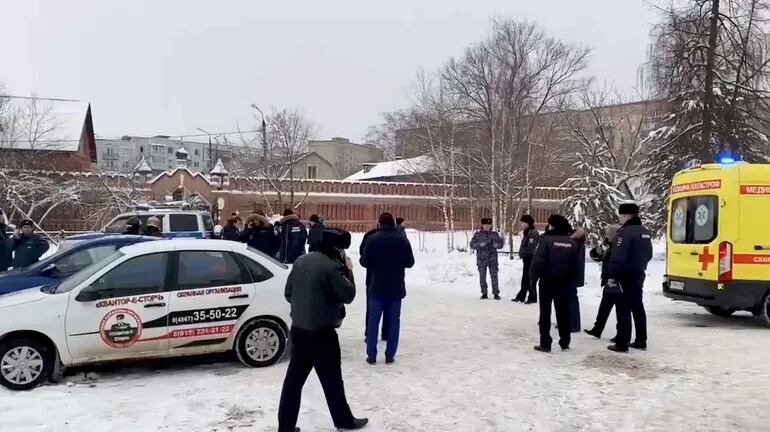 Captura de video. Al menos once personas, diez de ellas menores, resultaron heridas hoy a consecuencia de un atentado con un artefacto explosivo en una escuela religiosa en la ciudad rusa de Sérpujov, ubicada casi cien kilómetros al sur de Moscú.