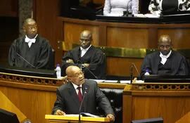 el-presidente-de-sudafrica-jacob-zuma-c-pronuncia-su-discurso-sobre-el-estado-de-la-nacion-en-el-parlamento-en-ciudad-del-cabo--200703000000-1428710.JPG