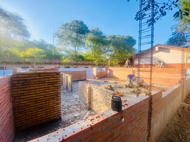 Construcción del nuevo pabellón de la escuela Nº 178 Emilio Gómez Zelada de 25 de Diciembre.