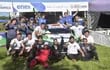 Un merecido festejo de todo el equipo de Augusto Bestard y José Diaz por el campeonato obtenido y la primera victoria de la temporada en el último rally del año, en Cordillera.