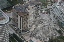 Así quedó el edificio derrumbado en Miami Beach, tras el derrumbe registrado a las 2:00.