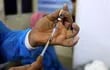 El director de la OMS,  Tedros Adhanom Ghebreyesus, insistió que las vacunas “salvan vidas, pero no evitan por completo la transmisión”, especialmente desde que predomina en el mundo la variante delta, más contagiosa que las anteriores.