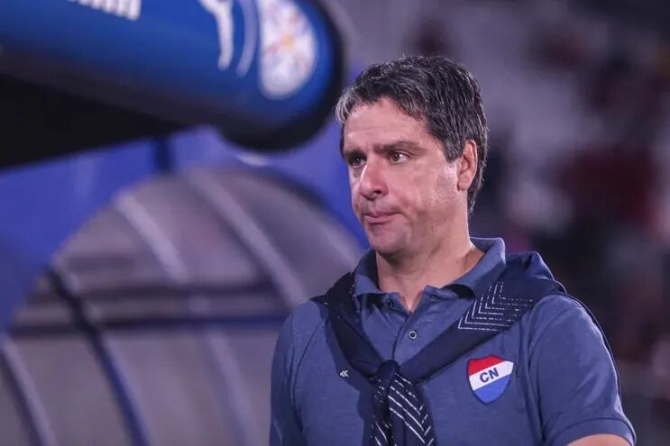 Hernán Rodrigo López Mora (44 años), entrenador uruguayo.