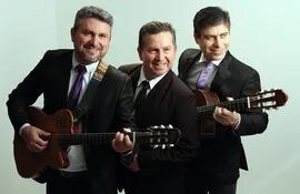 Erico Ávalos, Felino Ávalos y Juan “Panchi” Duarte integran el Trío San Valentín, desde el 2000.