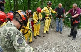 bomberos-paraguayos-realizan-entrenamiento-en-italia-154219000000-1716536.jpeg