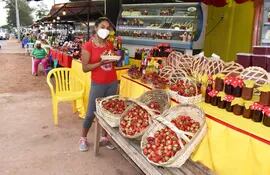 Frutillas frescas y sus productos derivados son comercializados en  Estanzuela y Patiño.