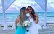 ¡Siempre unidas! Las mellizas Marilina y Mariela Bogado, el día de la boda de esta última en Punta Cana.
