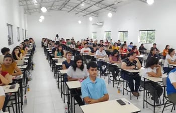 Más 300 estudiantes se presentaron al examen de competencias básicas en la Universidad Nacional de Pilar (UNP) con el objetivo deacceder a  las becas del Gobierno Nacional.