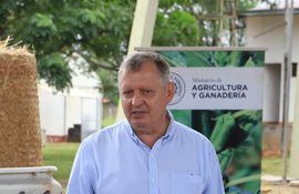 Ministro de Agricultura y Ganadería Ing. Agr. Moisés Santiago Bertoni.