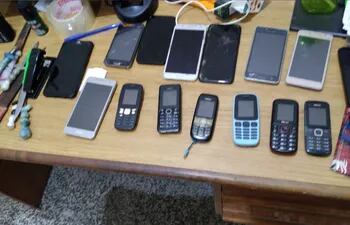 Incautan 16 celulares de la penitenciaría de Concepción.