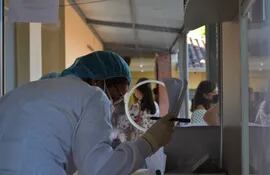 La toma de muestras para el diagnóstico de chikunguña se realiza en todos los laboratorios de los hospitales y centros de salud del sistema público.