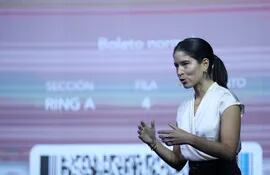 La directora general de Ticketmaster México, Ana María Arroyo habla hoy, durante la presentación de su nuevo boleto digital Ticketmaster Sfae Tix, en la Ciudad de México(México)