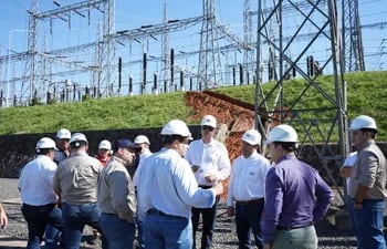Equipo de la ANDE realizó visita técnica a varias subestaciones de la Región Metropolitana del país, previendo lo que será la demanda eléctrica en el próximo verano.