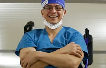 Dr. Hector Herrera medico cirujano en medicina bariatrica en el Hospital Nacional
