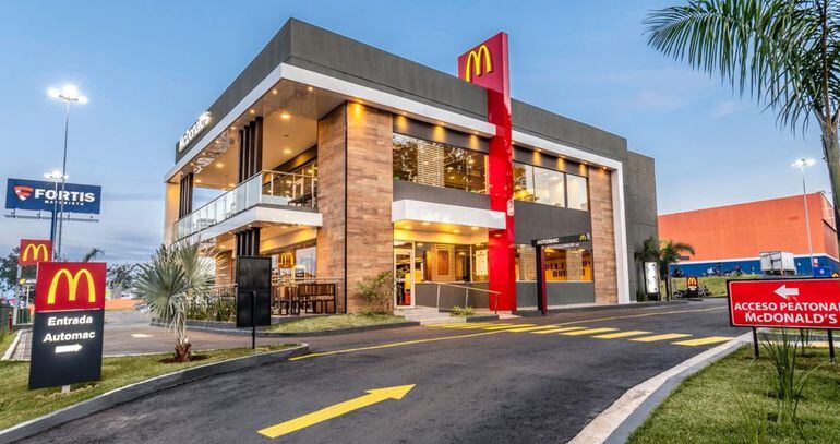 Fachada del McDonald’s que funciona en el Jockey Club, sobre la avenida Eusebio Ayala.
