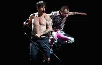 anthony-kiedis-and-flea-of-red-hot-chili-peppers-100100000000-1632284.JPG