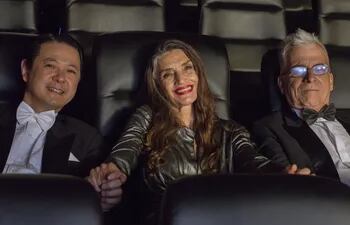 Ignacio Huang, Ángela Molina y Gerardo Romano en una escena de la película "Charlotte". La actriz competirá por el Premio Platino a la Mejor Interpretación Femenina.