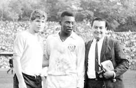 Pelé, en el estadio del Manuel Ferreira.