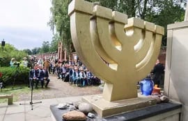 Ceremonia para recordar el aniversario 79 del cierre del gueto de Litzmannstadt, en el cementerio de Lodz, en Polonia.