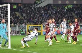 Vlahovic anota el gol de la victoria para Juventus ante Torino.