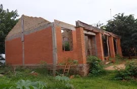 Aula inconclusa abandonada hace casi tres años por el MEC en el cuarto encuadre de la localidad de Maracaná, Canindeyú.