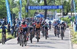 Una fiesta del deporte pedal se vivió ayer en Sapucái con la presencia de cientos de ciclistas.