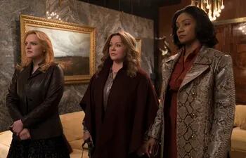 Elisabeth Moss, Melissa McCarthy y Tiffany Haddish en "Las reinas del crimen".