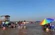 Miles de personas visitaron la playa Kuarahy Reike en Itá Corá.