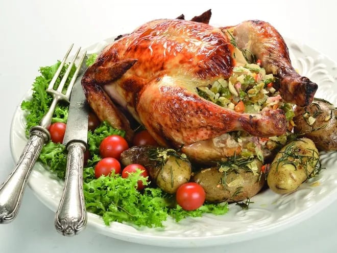 Pollo relleno con verduras.