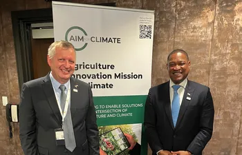 El Ministro de Agricultura y Ganadería, Santiago Bertoni y el Administrador del Servicio Exterior Agrícola del Departamento de Agricultura de los EE.UU. (USDA por sus siglas en Ingles), Daniel Whitley, en Washington.