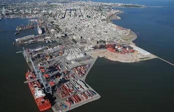 Puerto de Montevideo, imagen del sitio megaconstrucciones.net