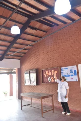 En el Colegio Ysaty, parte del techo de uno de los pabellones está por venirse hacia abajo, denuncia la directora.