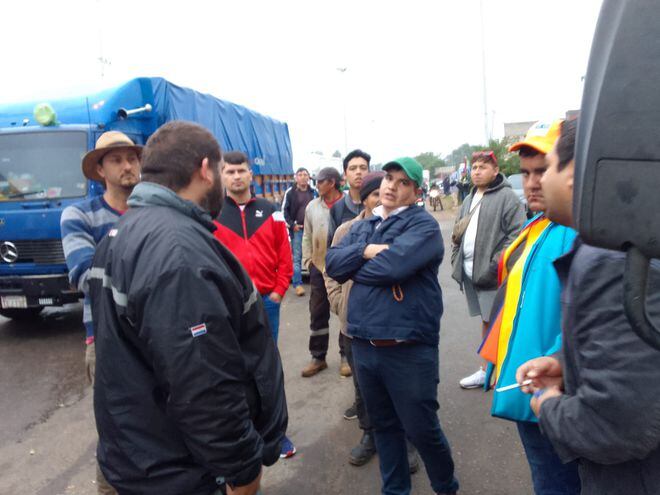 Pobladores de la ciudad de Tte. Esteban Martínez cierran desde ayer el acceso al Puente Remanso