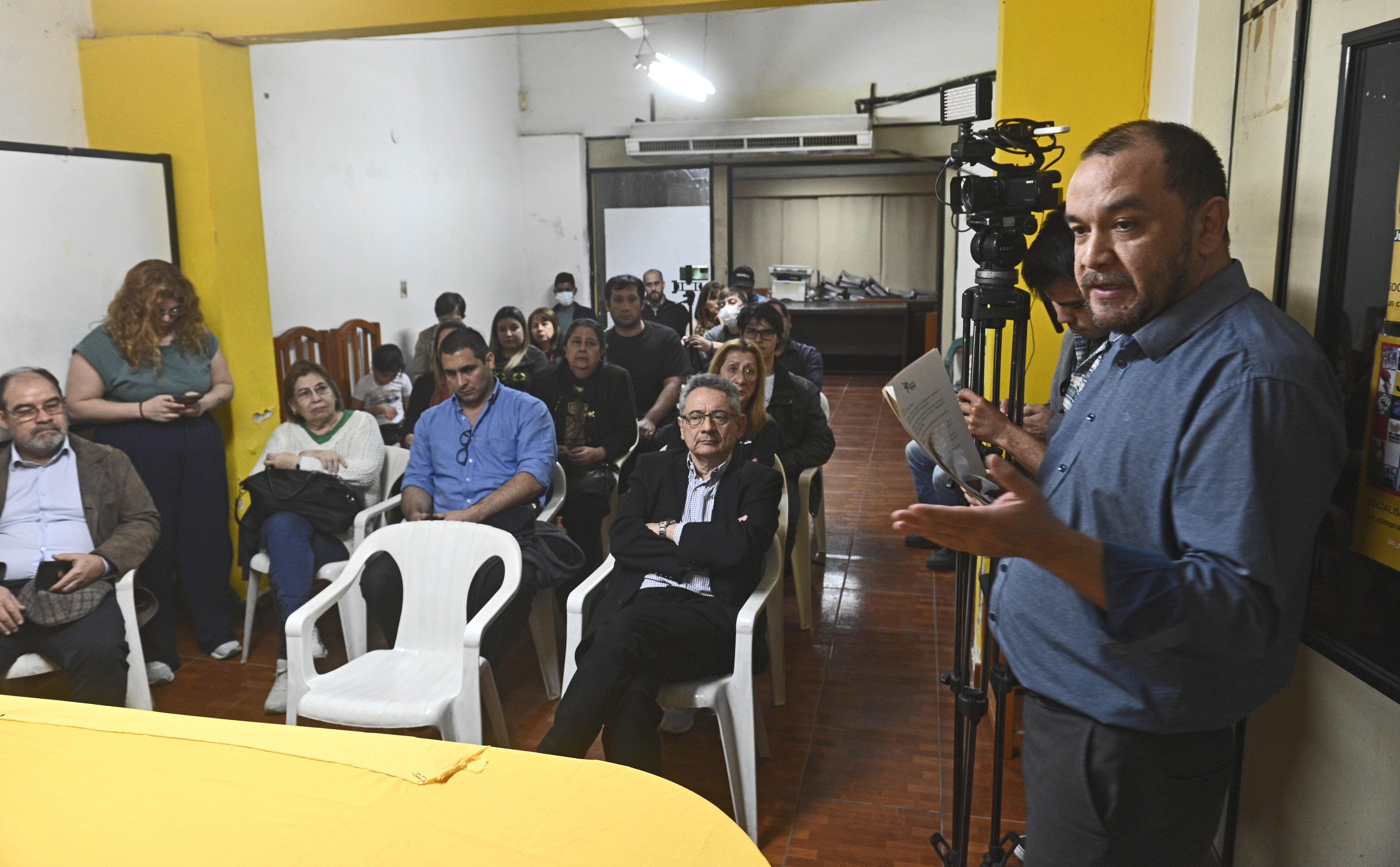 Asistentes a la presentación de los candidatos a senadores del Partido País Solidario, dentro del Frente Guasu. 