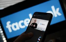 La red social Facebook forma parte de "Meta", cuyo propietario es Mark Zuckerberg.