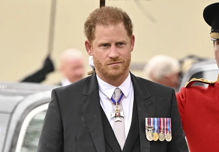El príncipe Harry de Gran Bretaña, duque de Sussex, llega a la Abadía de Westminster en el centro de Londres el 6 de mayo de 2023, antes de las coronaciones del rey Carlos III de Gran Bretaña y la reina consorte Camilla de Gran Bretaña. - La coronación es la primera en Gran Bretaña en 70 años, y solo la segunda en la historia en ser televisada.
