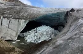 Fotografía cedida por el climatólogo y líder del noruego Centro Medioambiental Nansen, Sebastian Mernild, de un glaciar situado al este de Groenlandia.