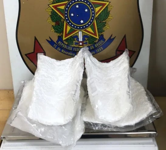 La droga incautada del poder de la pareja de paraguayos durante un control de rutina en el Aeropuerto Internacional Cataratas, en Foz de Iguazú, Brasil.