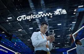 Qualcomm anuncia un acuerdo con Apple para el suministro de chips de iPhone hasta 2026. (AFP)