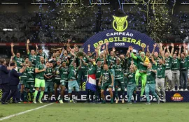 Los futbolistas del Palmeiras celebran el título de campeón de la Serie A de Brasil en Belo Horizonte.