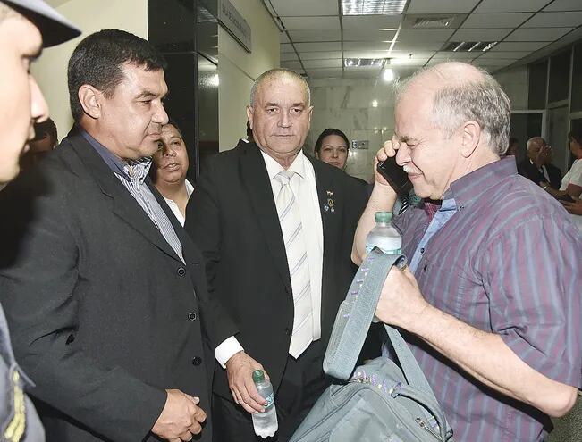 El exministro Walter Bower, Merardo Palacios y Osvaldo Vera, el día que fueron absueltos.