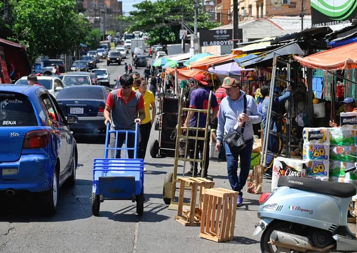 Imagen referencial de una de las calles del Mercado 4 de Asunción.
