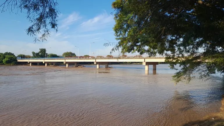 Puente en Pozo Hondo que conecta con Argentina. Las temperaturas en el lugar fueron de -5°C anoche.