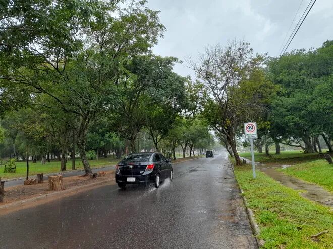 Una intensa lluvia se produjo en varios distritos de Misiones.