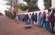 Estudiantes del Colegio San José de Limpio forman filas para pasar por el detector de metales.