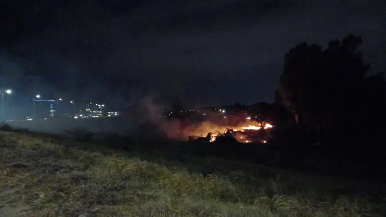 Reportan incendio en la zona de la Costanera de Asunción
